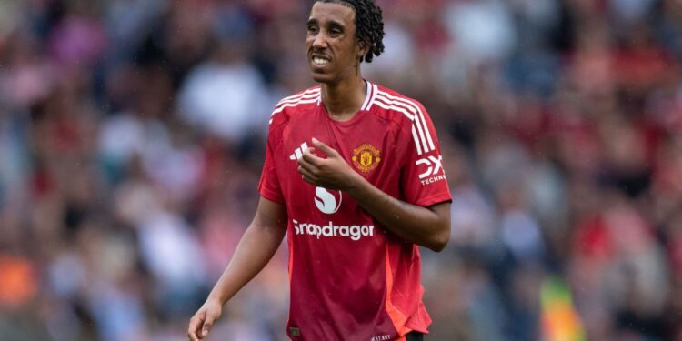 Leny Yoro: Man United injury fear over new signing – source