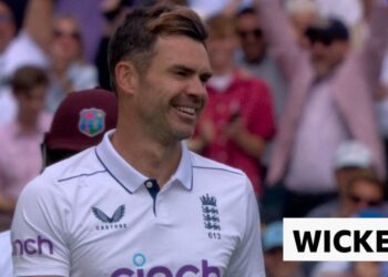 Anderson claims wicket in his final Test match