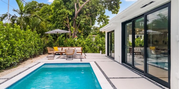 19 Best Airbnbs in Miami (2024): South Beach, Wynwood, Brickell, & More
