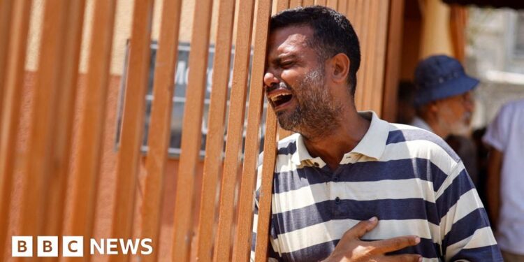 Israel orders evacuation of part humanitarian zone