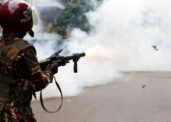 Kenya police fire tear gas on antigovernment demonstrators in Nairobi | Protests News