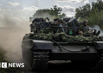 Russia widens evacuations to second border region