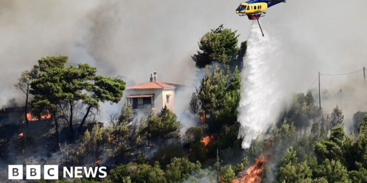 Marathon residents told to flee as heatwave persists