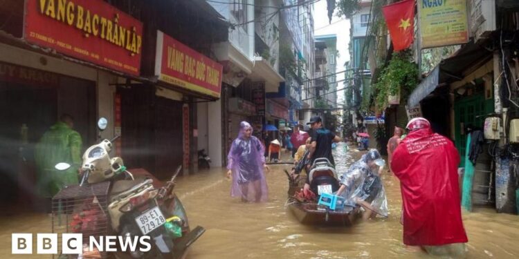 Thousands flee in Vietnam as floods hit Hanoi