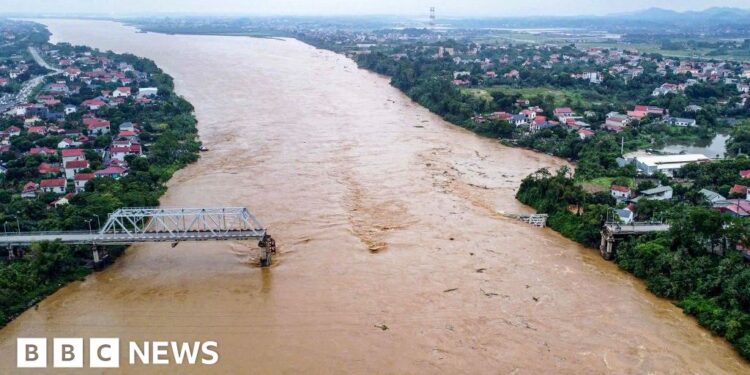 Typhoon Yagi collapses busy bridge in Vietnam