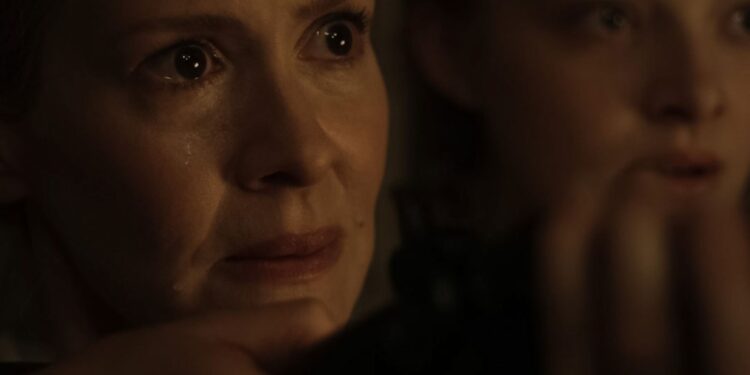 Sarah Paulson Shines in Scattered Horror
