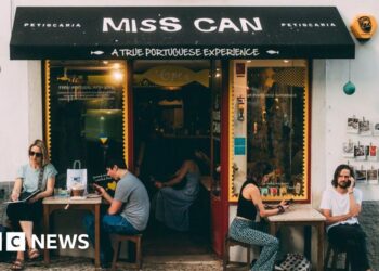 Portugal tries to tempt under-35s by slashing taxes