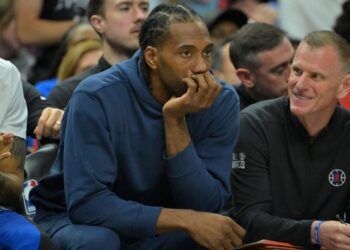 Ex-Clippers staffer sues, says he was fired over Kawhi concerns