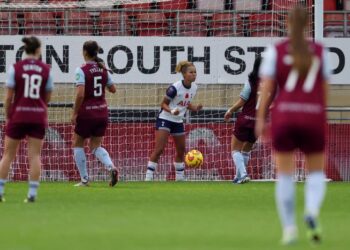 Man United fight back vs. Arsenal; own goal gifts Spurs win