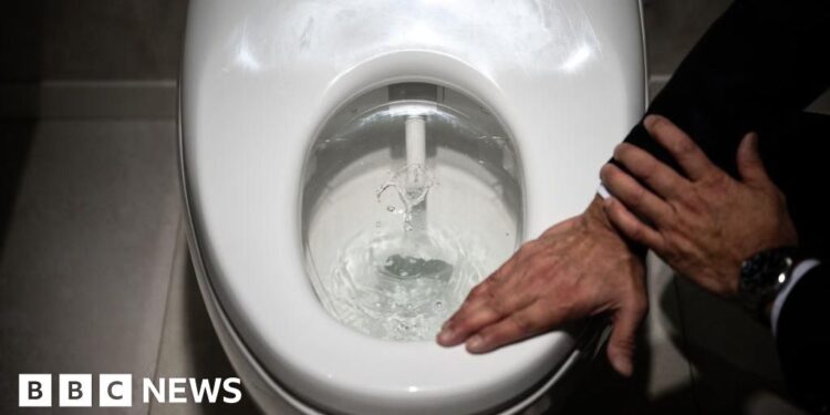 Toto says do not wipe toilet seats with toilet paper