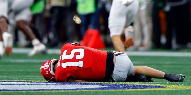 Georgia QB Carson Beck has elbow injury, but no timeline set