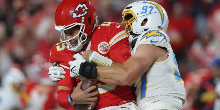 Chiefs QB Patrick Mahomes will need to escape Myles Garrett