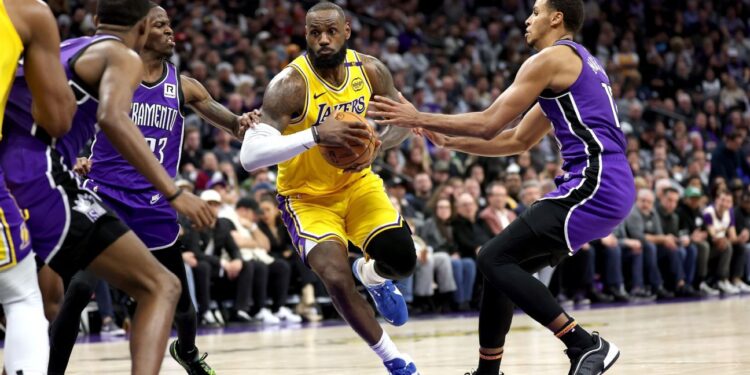 LeBron breaks all-time minutes record as Lakers get on track