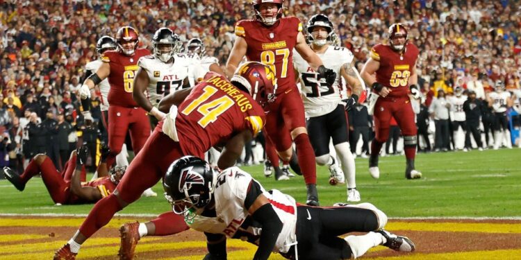 Olamide Zaccheaus catches 7-yard TD to give Commanders lead