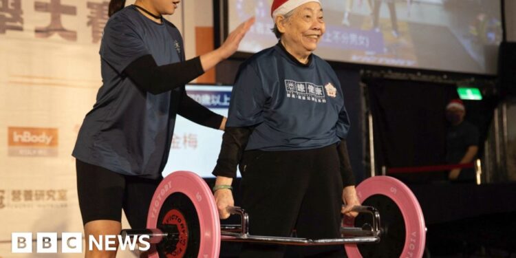 90-year-old with Parkinson’s enters weightlifting contest