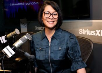Singer Elizabeth Chan, ‘Queen of Christmas,’ on 14th Holiday Release