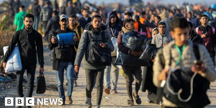 Palestinians begin return to north Gaza as deal reached to free six hostages