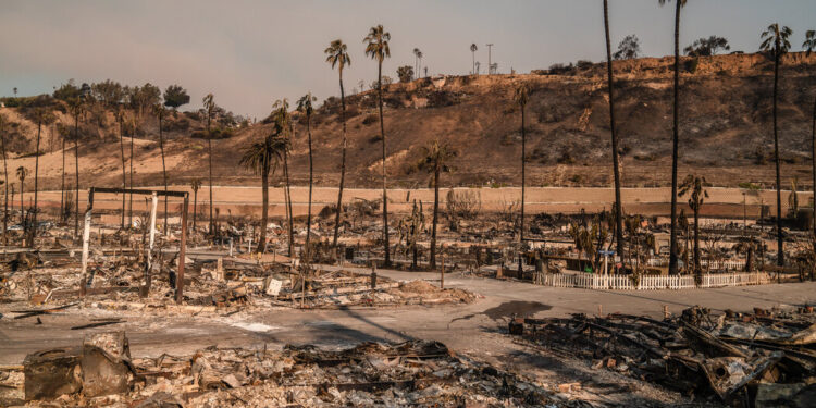 Middle-class Dreams Lie In Ruins in Palisades Mobile Home Park