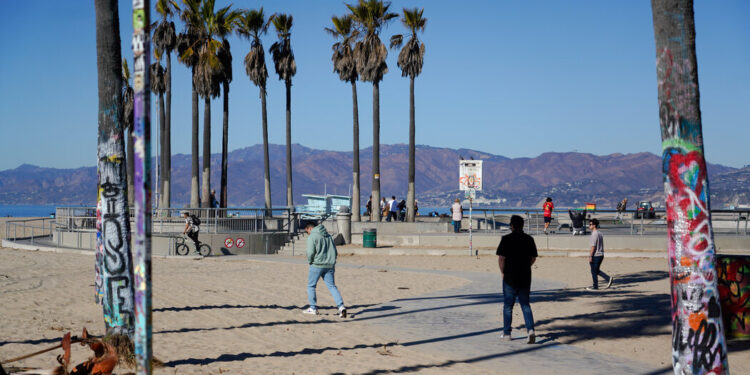 Air Quality Improves Across L.A. as Smoke From Wildfires Eases