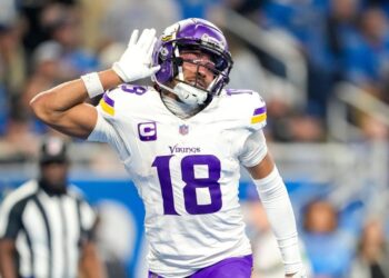 Vikings buy 1,900 tickets for Lions showdown at Ford Field