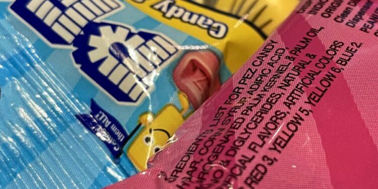 US bans dye Red No. 3 from foods, saying it causes cancer in lab rats | Business and Economy News