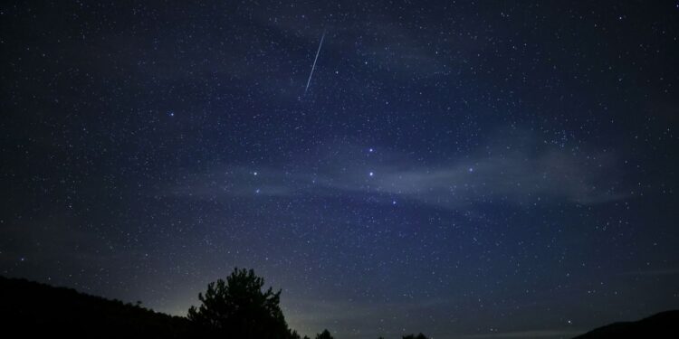 See the First Meteor Shower of the Year, 6 Planets in One Night, and More in January