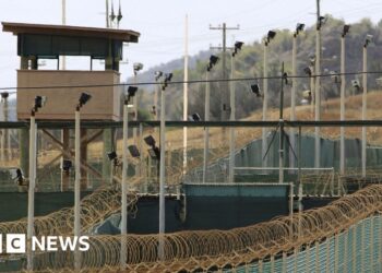 US moves 11 Guantanamo Bay detainees to Oman