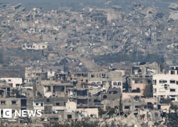 Gaza ceasefire deal agreed by Israel and Hamas, source tells BBC