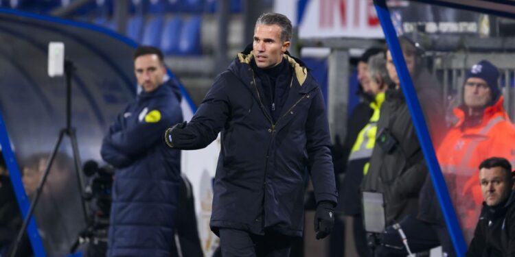 Heerenveen’s Robin van Persie rails at ‘unthinkable’ referee error