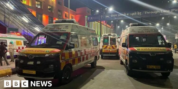 Eighteen people killed in crush