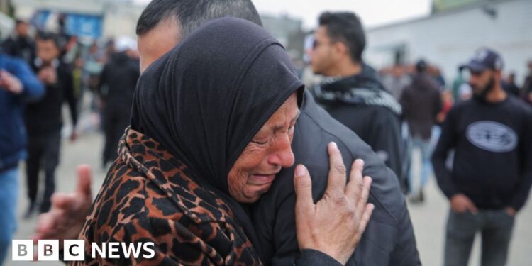 Released Palestinian prisoners greeted in Ramallah