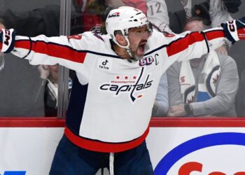 Ovechkin scores No. 889, now six goals away from NHL record