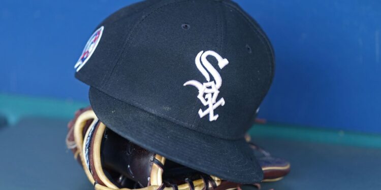 Sportsbooks set historically low White Sox season win total