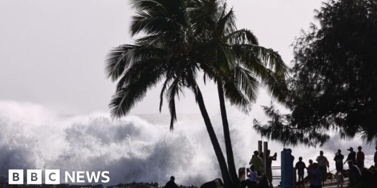 ‘Scary’ tropical storm nears Queensland