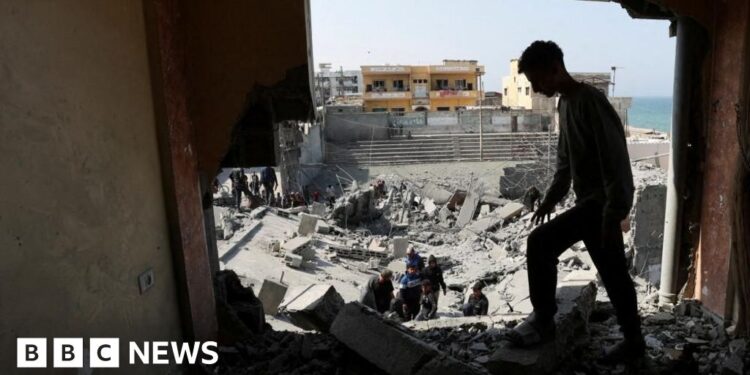 British bomb disposal expert injured in Gaza