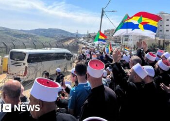 First Druze crossing in 50 years as Israel courts allies in Syria
