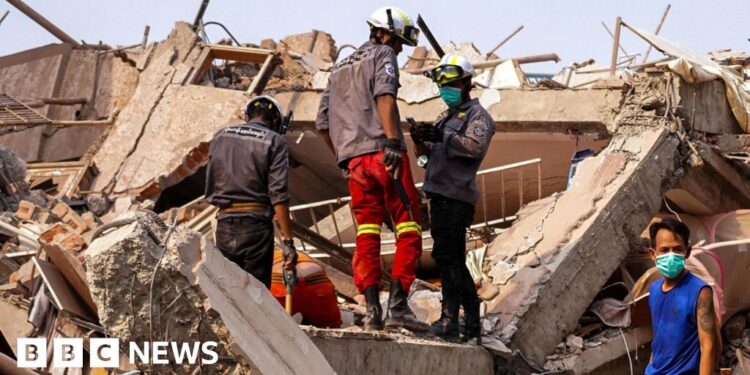 More survivors pulled from rubble as hundreds still missing