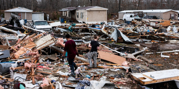 Deadly storm system hits US Midwest killing dozen