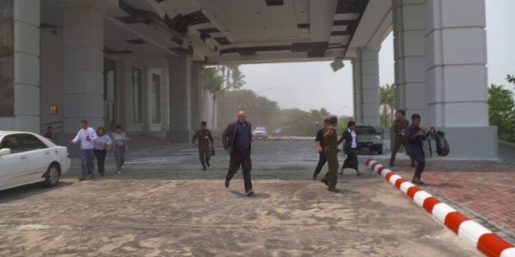 Al Jazeera team captures Myanmar quake moment