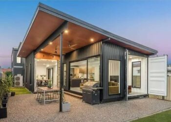 This Amazon Tiny Home Has an Expandable Living Room