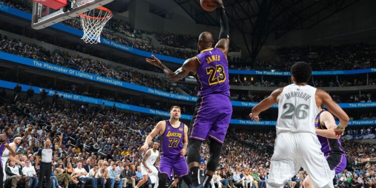 What’s behind this stifling, confusing LeBron James-led Los Angeles Lakers defense