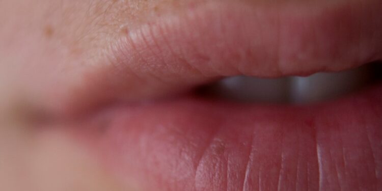 An Almost 50 Year Old Makeup Artist’s Easy Tips To Make Lips Look Fuller, Naturally