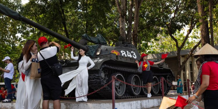Fall of Saigon: Children of Vietnam’s war refugees reconcile a painful past | History News