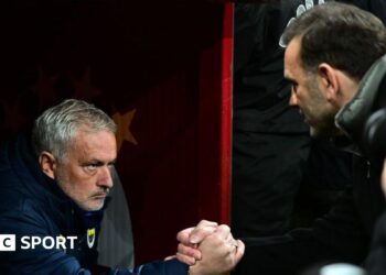 Fenerbahce accuse Galatasaray boss of acting ‘like he’d been shot’ in Jose Mourinho row