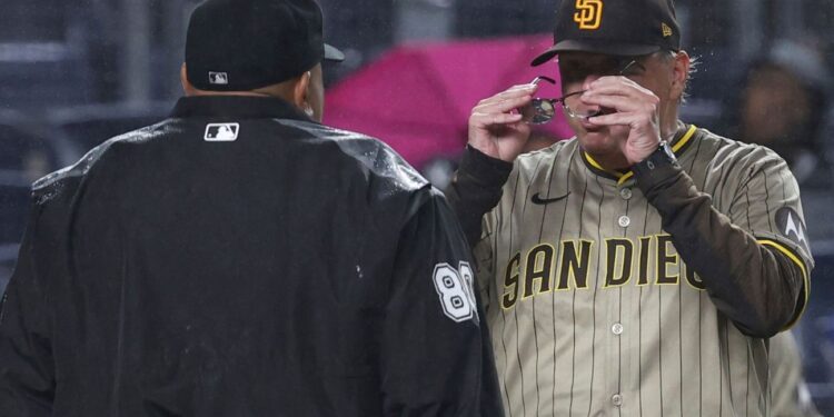 Padres’ Mike Shildt throws glasses while arguing Tatis ejection