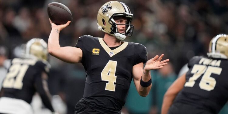 Shoulder injury forces Saints QB Derek Carr to retire