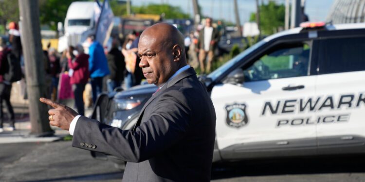 Newark Mayor Ras Baraka arrested during ICE detention centre protest | Migration News