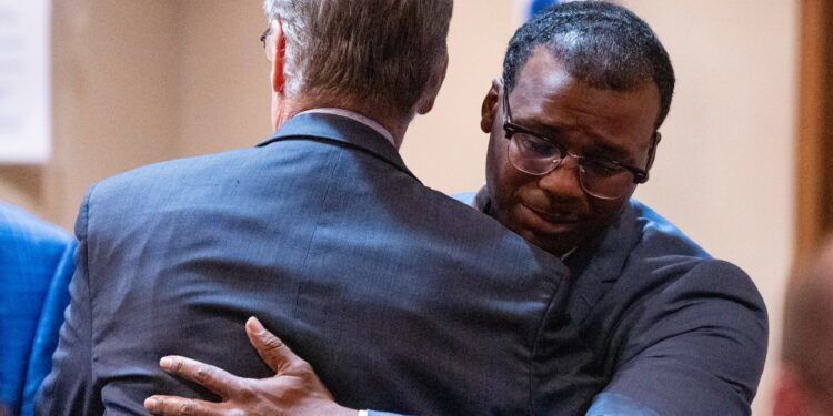 US jury acquits three Memphis police officers in Tyre Nichols beating death | Courts News