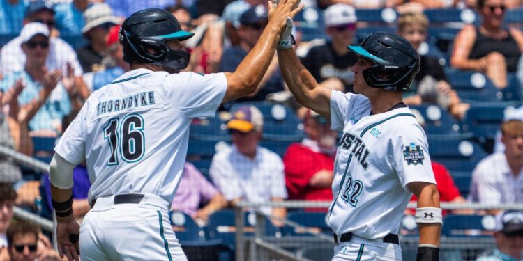 Coastal Carolina wins 24th straight, tops Arizona in MCWS opener