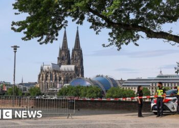 Cologne defuses WW2 bombs after 20,000 evacuated in German city